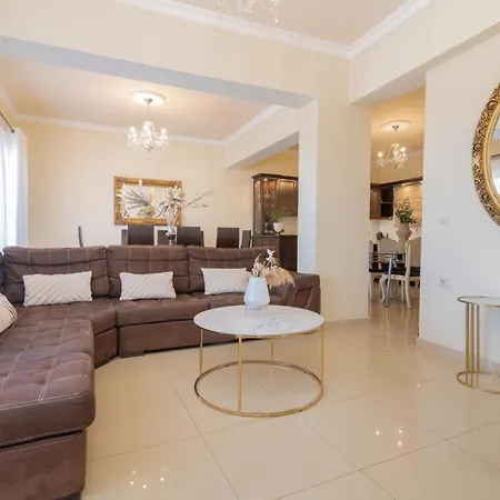 Casa D'oro Exclusive Кипсели